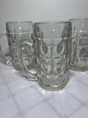 Dominion Glass Clear Thumbprint paneled mugs - set of 3
Vintage
Quality